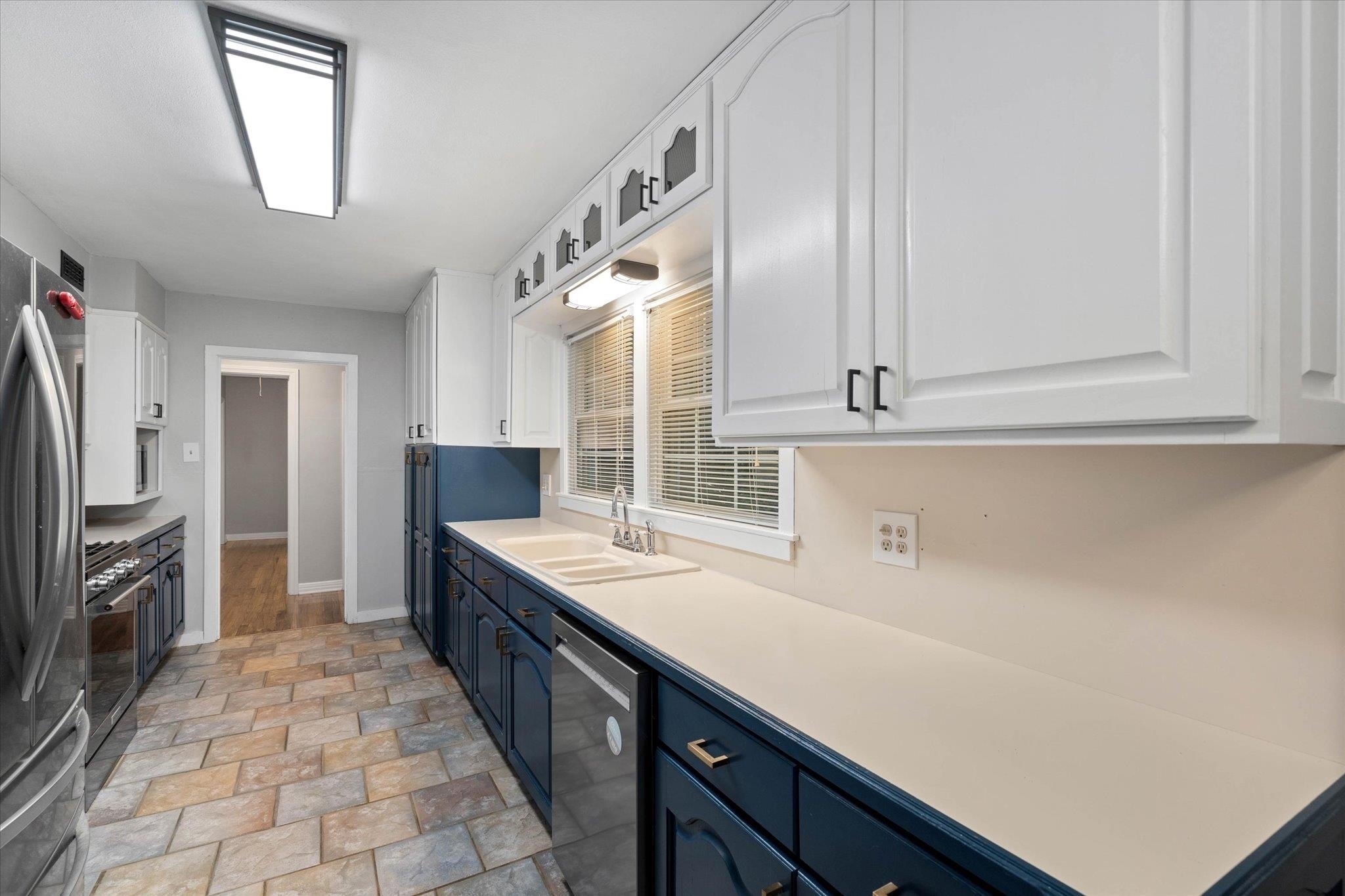 409 Byron Avenue East Mobile, AL 36609 - Photo 11 of 26