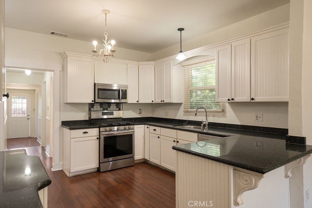 4073 Cedar Street Riverside, CA 92501 - Photo 10 of 47