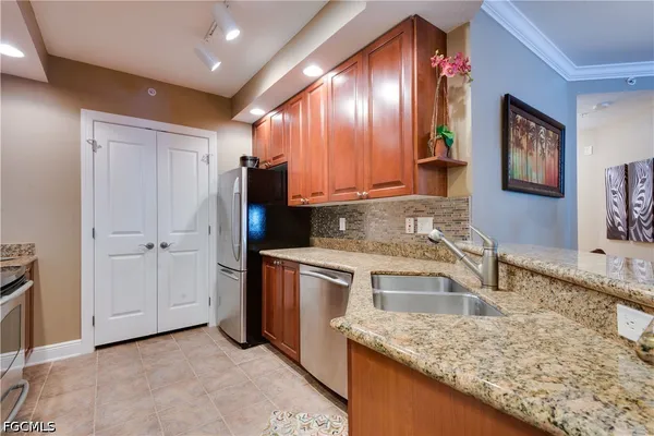 $2,050 | 2825 Palm Beach Boulevard, Unit 219, Fort Myers, FL 33916