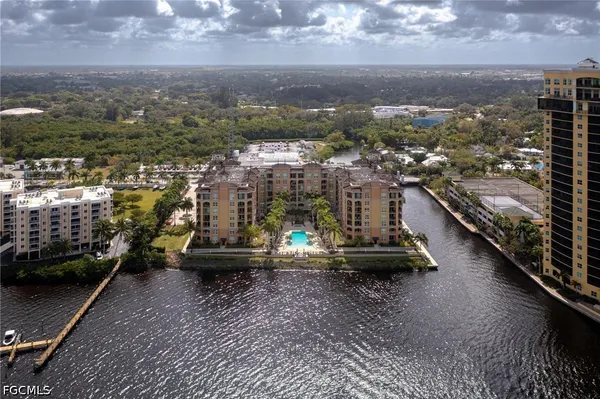 $2,050 | 2825 Palm Beach Boulevard, Unit 219, Fort Myers, FL 33916