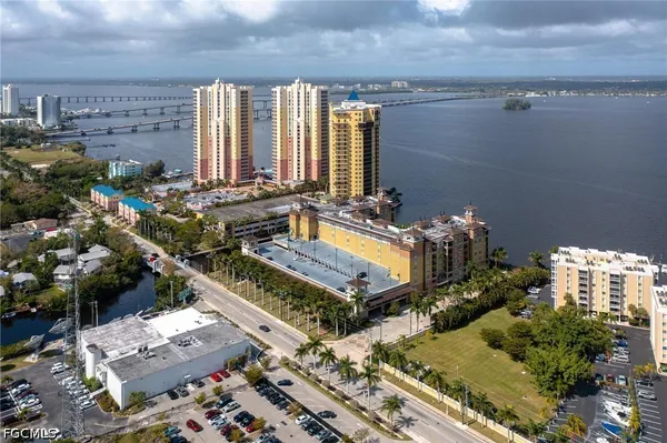 $2,050 | 2825 Palm Beach Boulevard, Unit 219, Fort Myers, FL 33916