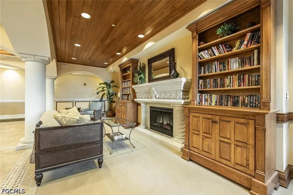 $2,050 | 2825 Palm Beach Boulevard, Unit 219, Fort Myers, FL 33916