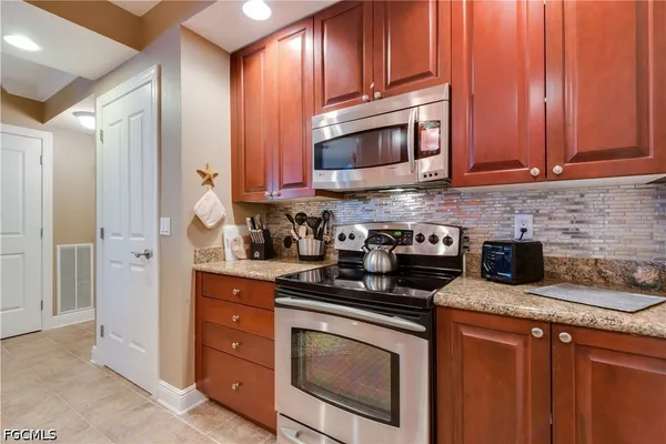 $2,050 | 2825 Palm Beach Boulevard, Unit 219, Fort Myers, FL 33916