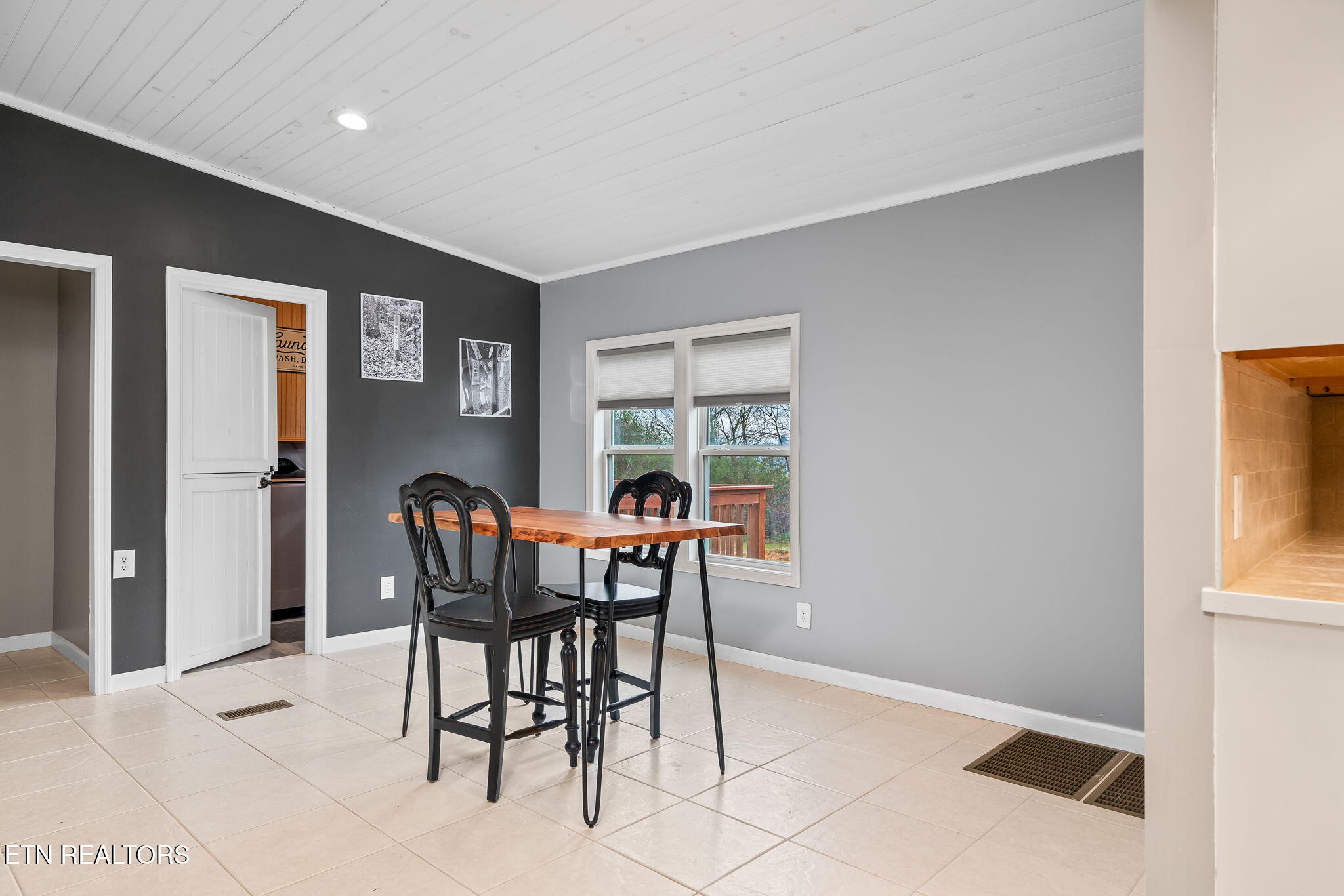 219 North Lowe Road Crossville, TN 38571 - Photo 16 of 34 a dining room with furniture and window