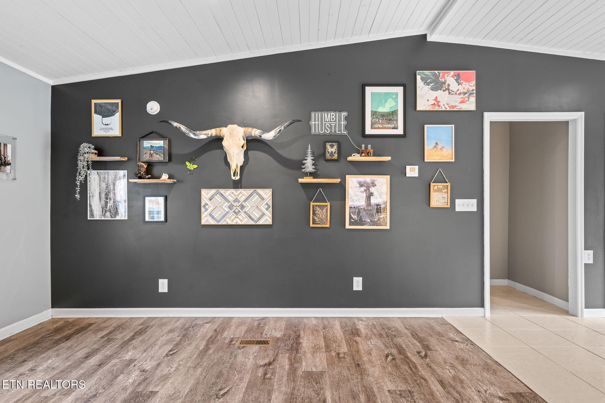 219 North Lowe Road Crossville, TN 38571 - Photo 20 of 34 a view of a livingroom with furniture and window