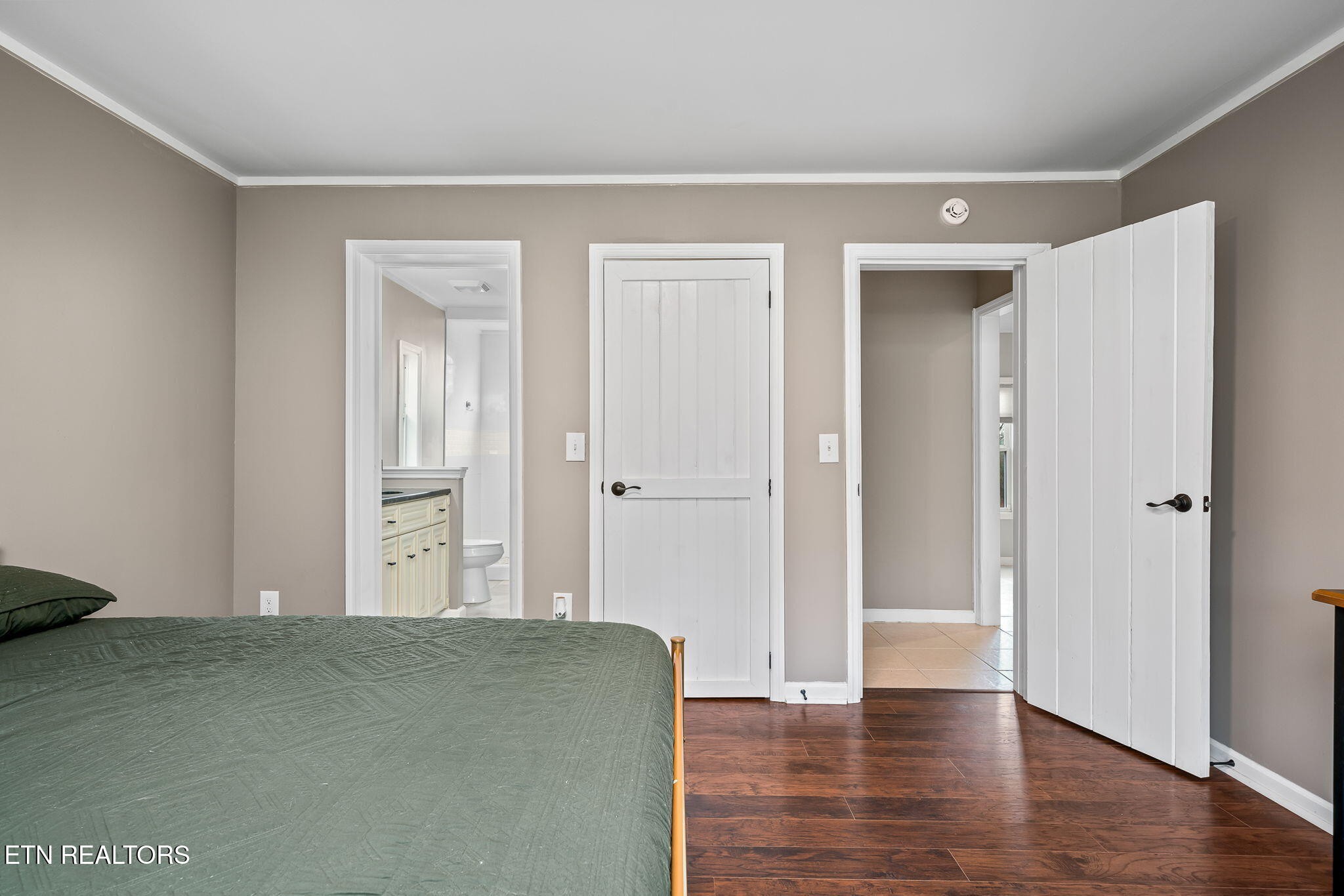 219 North Lowe Road Crossville, TN 38571 - Photo 25 of 34 a view of livingroom with wooden floor