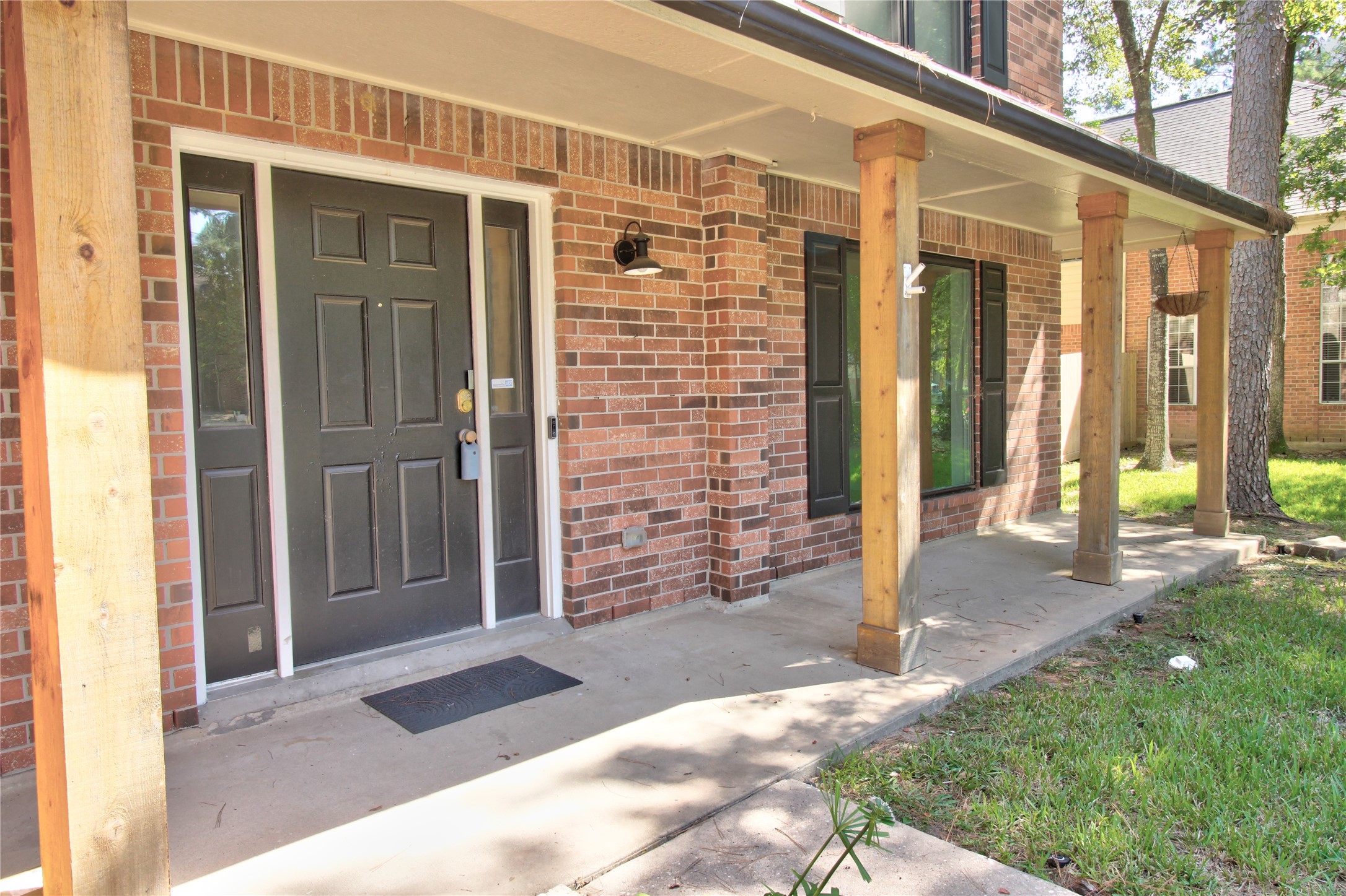 18 Shinyrock Place Spring, TX 77381 - Photo 2 of 24