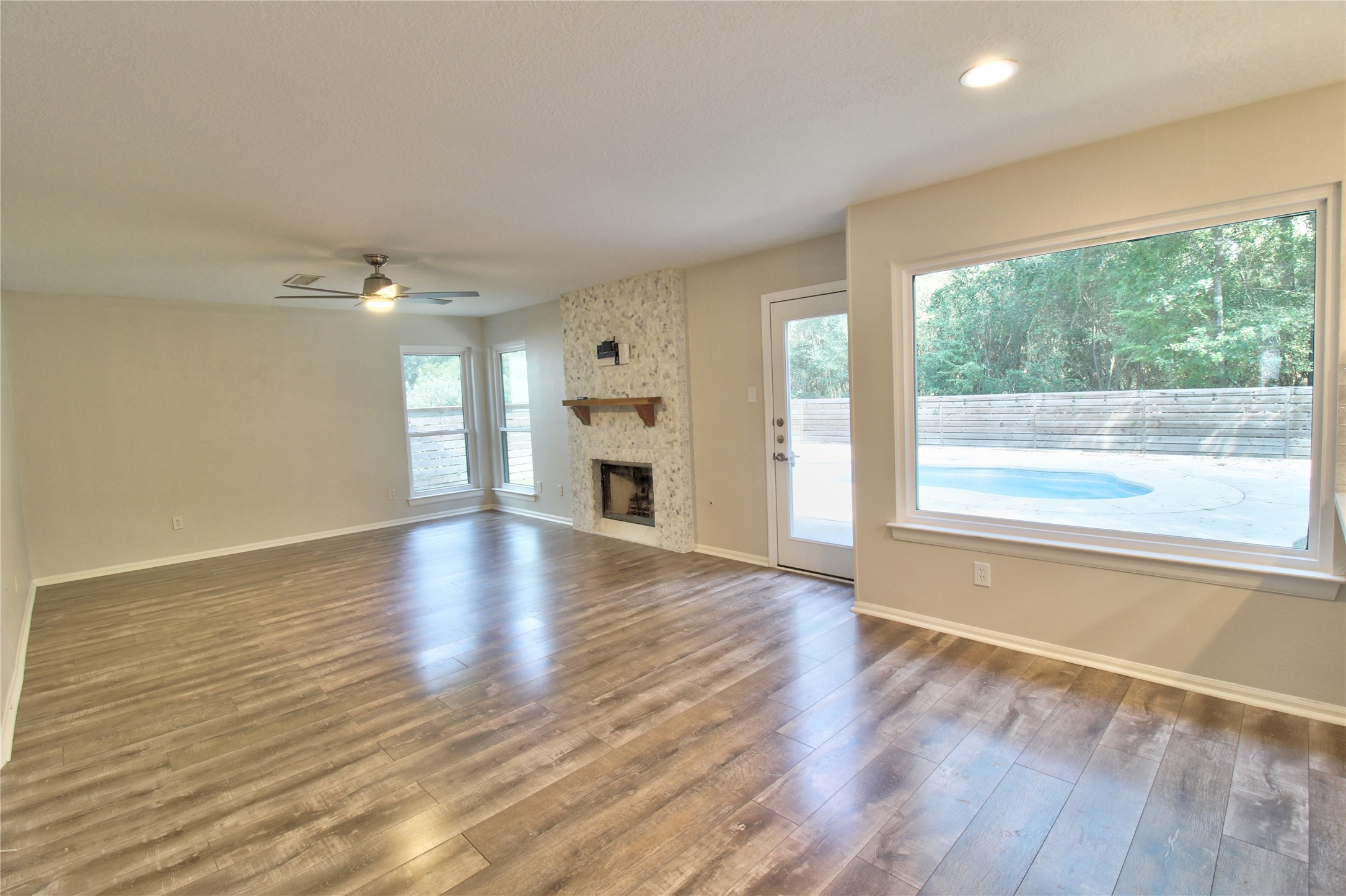 18 Shinyrock Place Spring, TX 77381 - Photo 4 of 24