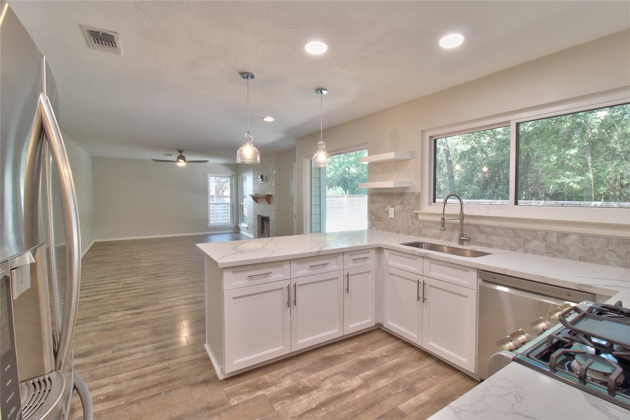 18 Shinyrock Place Spring, TX 77381 - Photo 8 of 24