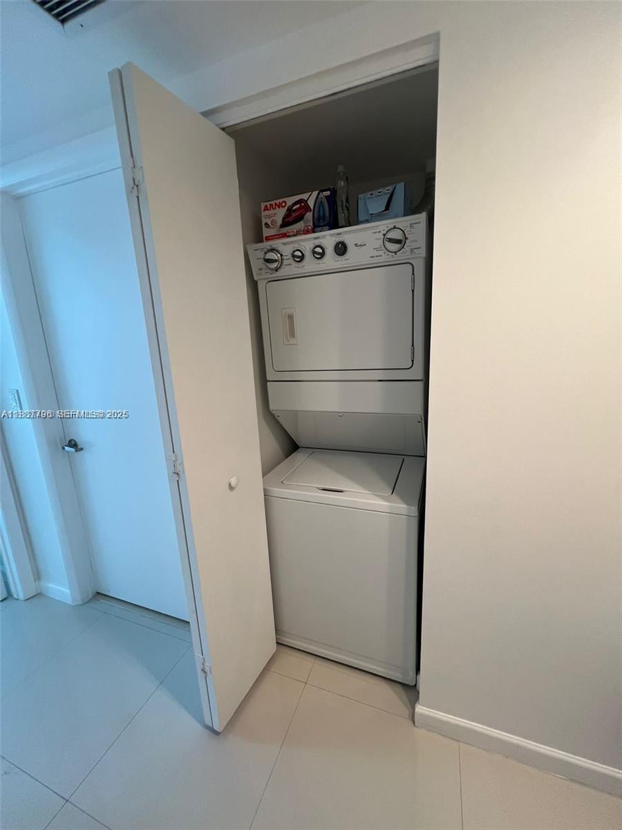 465 Brickell Avenue, Unit 3202 Miami, FL 33131 - Photo 21 of 25