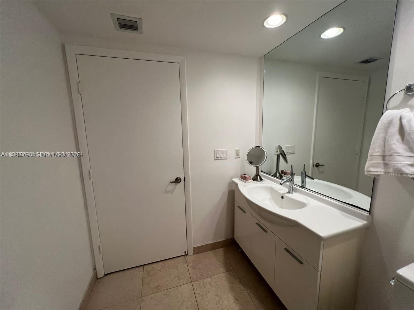 465 Brickell Avenue, Unit 3202 Miami, FL 33131 - Photo 23 of 25
