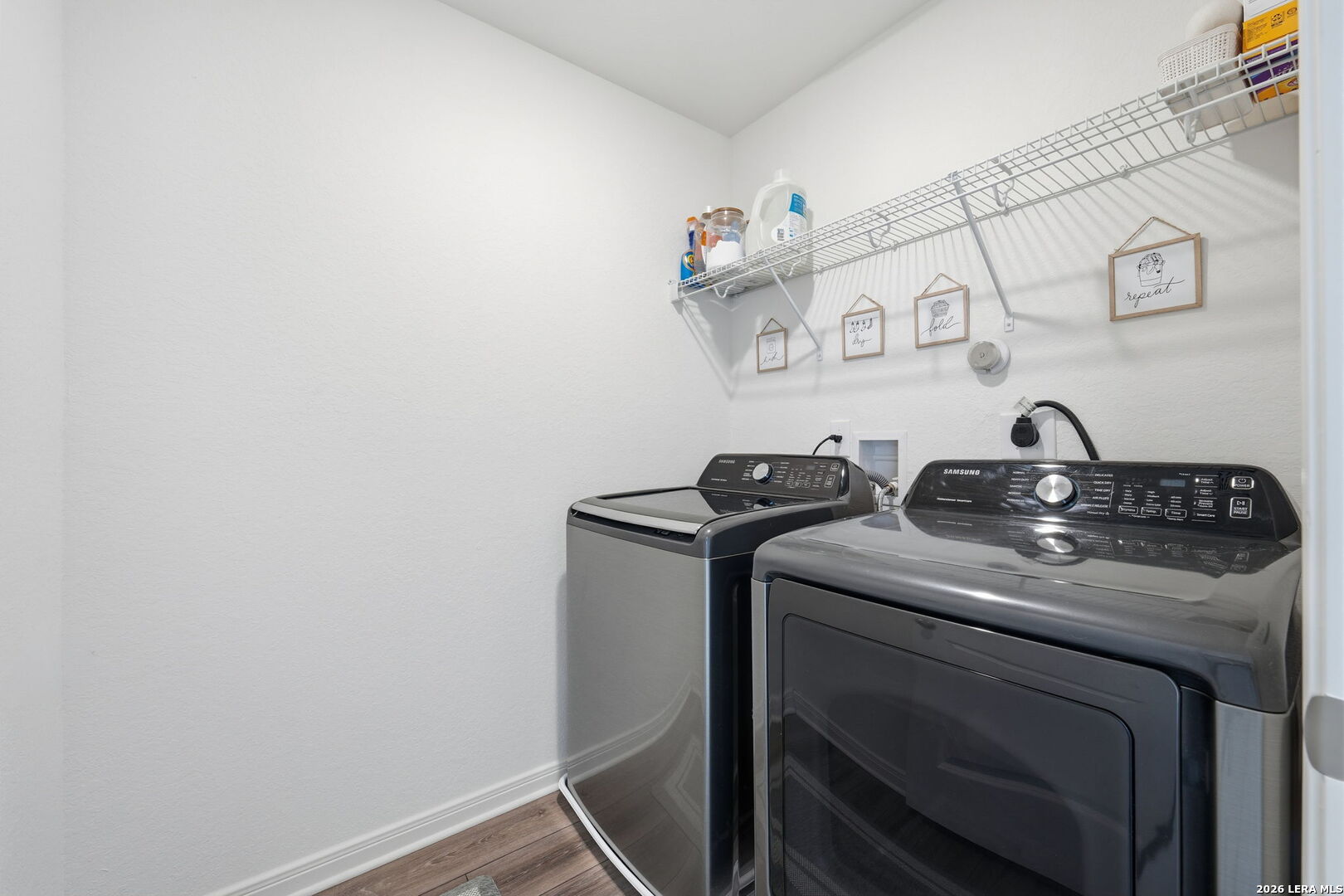 5496 Rue Girard Converse, TX 78109 - Photo 29 of 40 a utility room with dryer and washer