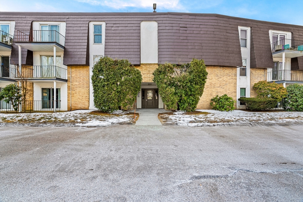 8 Shadowbrook Lane, Unit 39 Milford, MA 01757 - Photo 24 of 31