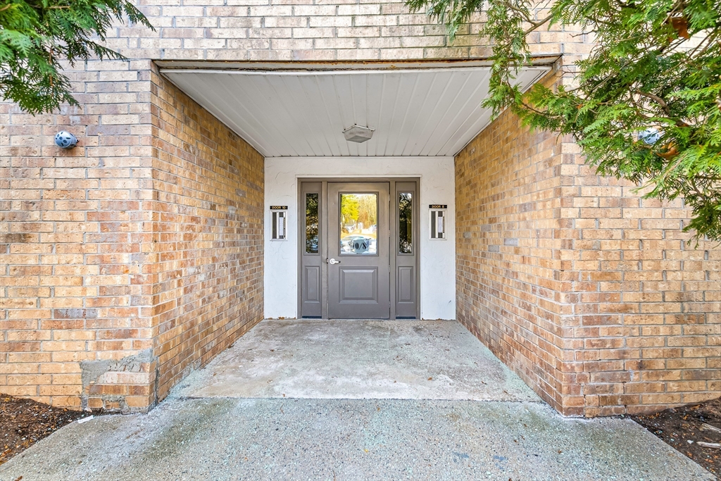 8 Shadowbrook Lane, Unit 39 Milford, MA 01757 - Photo 25 of 31