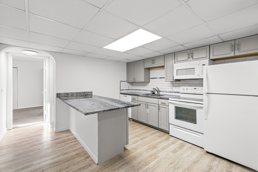 8 Shadowbrook Lane, Unit 39 Milford, MA 01757 - Photo 9 of 31