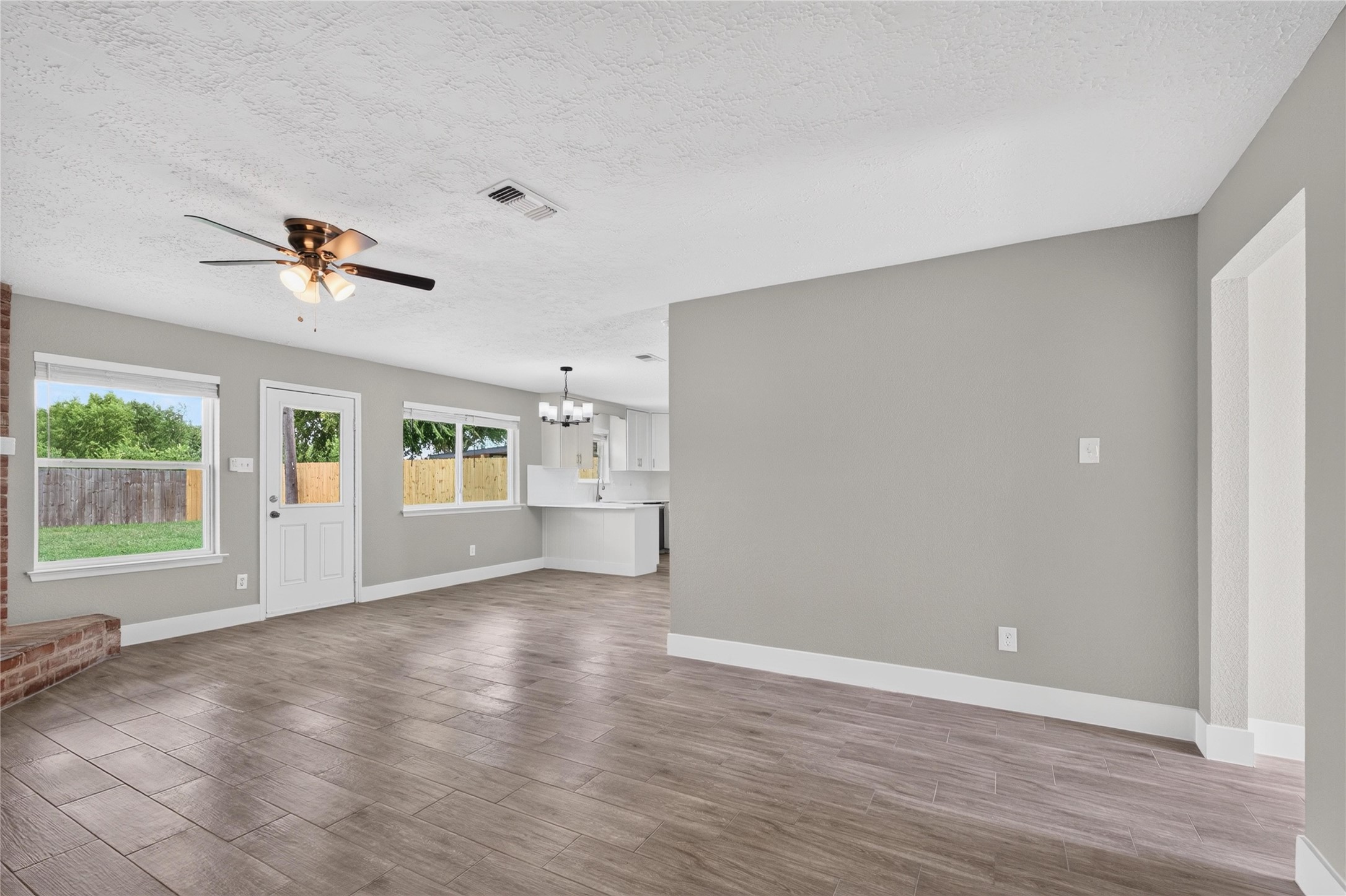 11726 Old Telegraph Road Houston, TX 77067 - Photo 8 of 29 Gallery Image 8