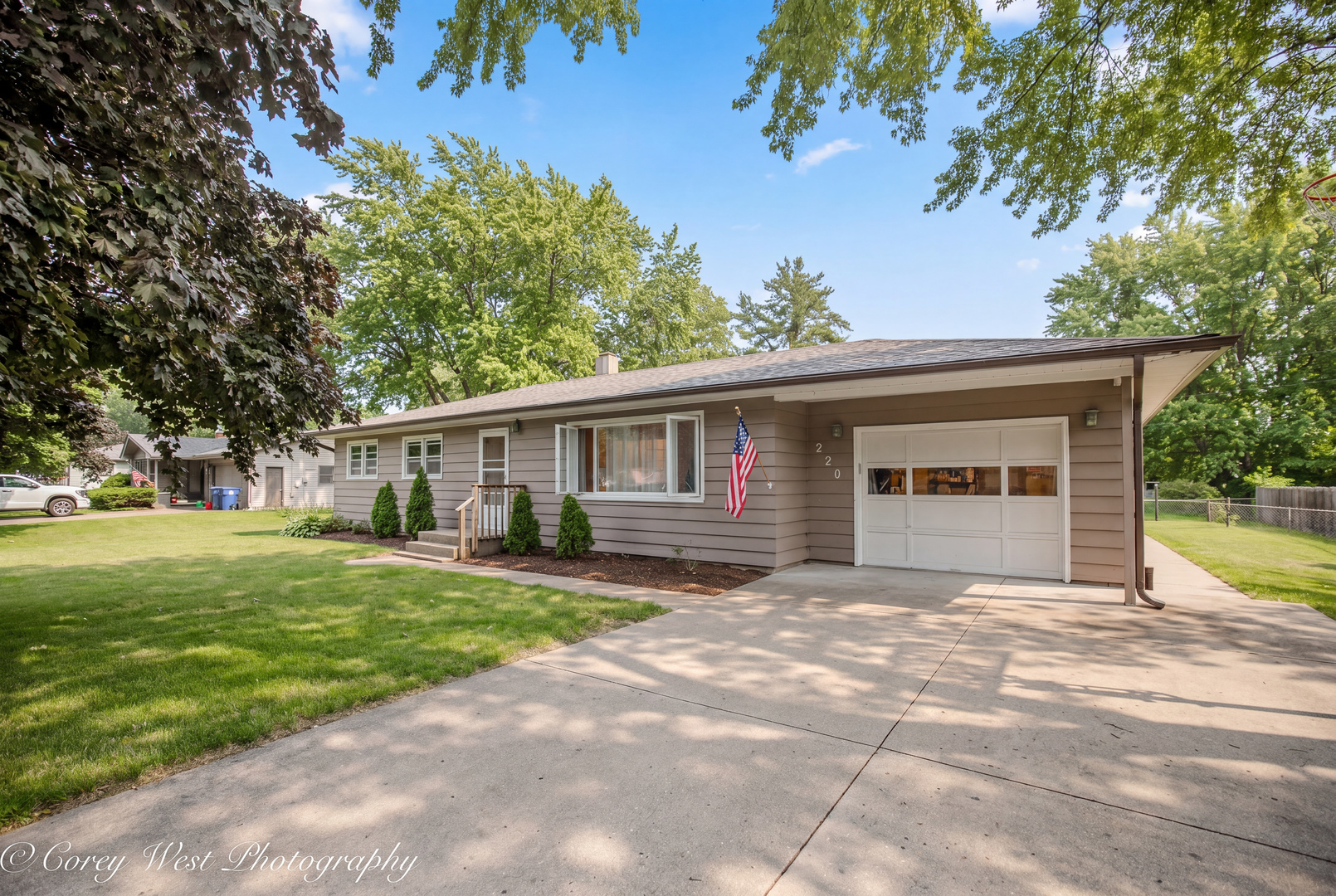 220 Swanson Road Sycamore, IL 60178 - Photo 3 of 23