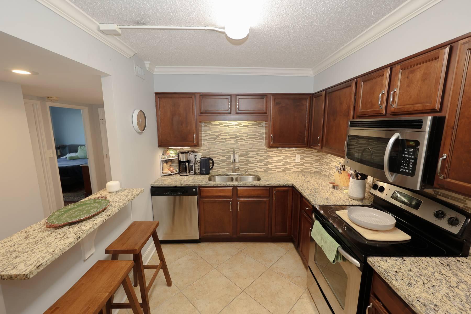 1131 Stringers Ridge Road, Unit 6B Chattanooga, TN 37405 - Photo 8 of 35 Photo 03 11 2025 01 32 46 45