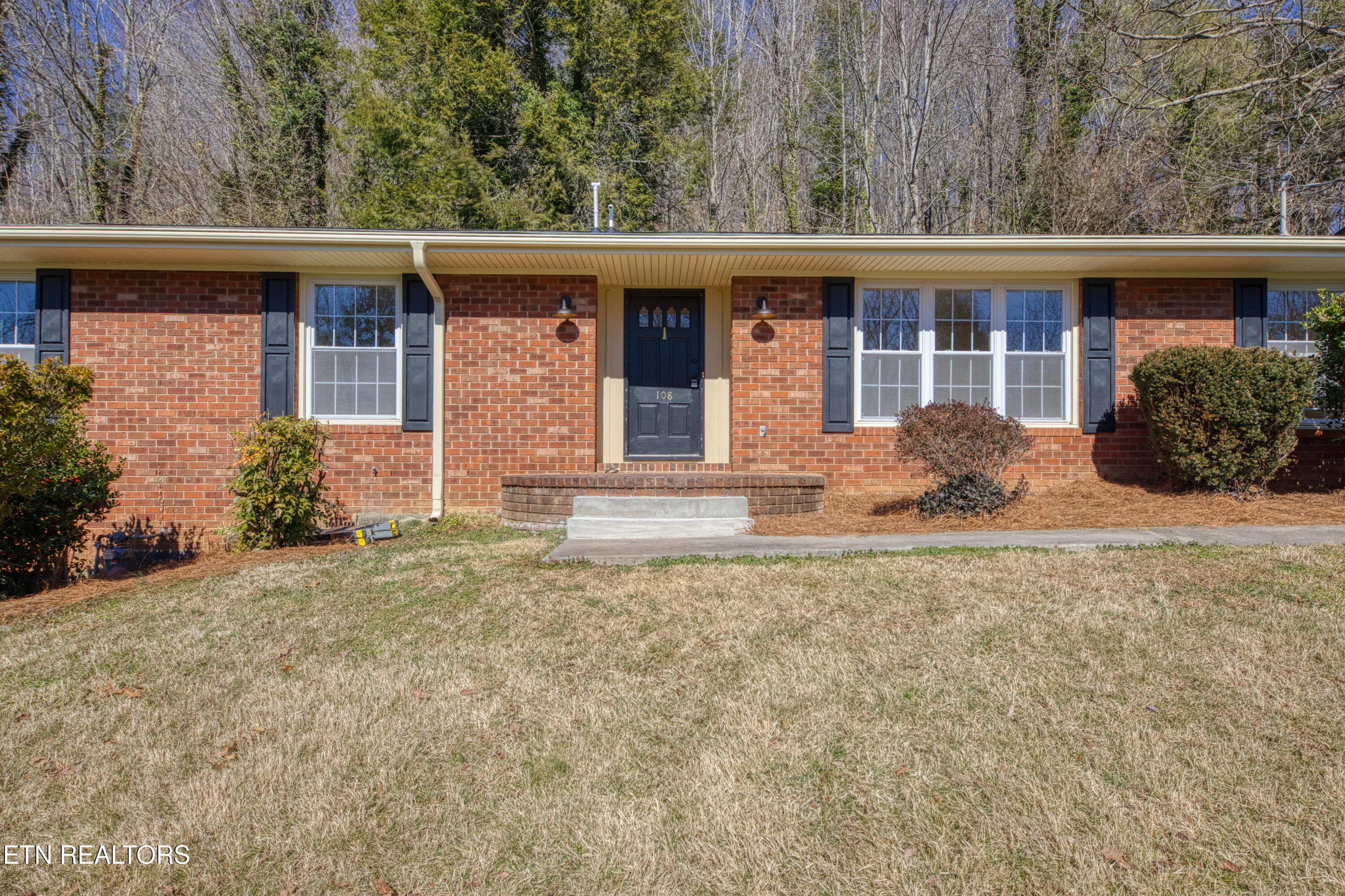 108 Canterbury Road Oak Ridge, TN 37830 - Photo 3 of 31 0H3A0851_3