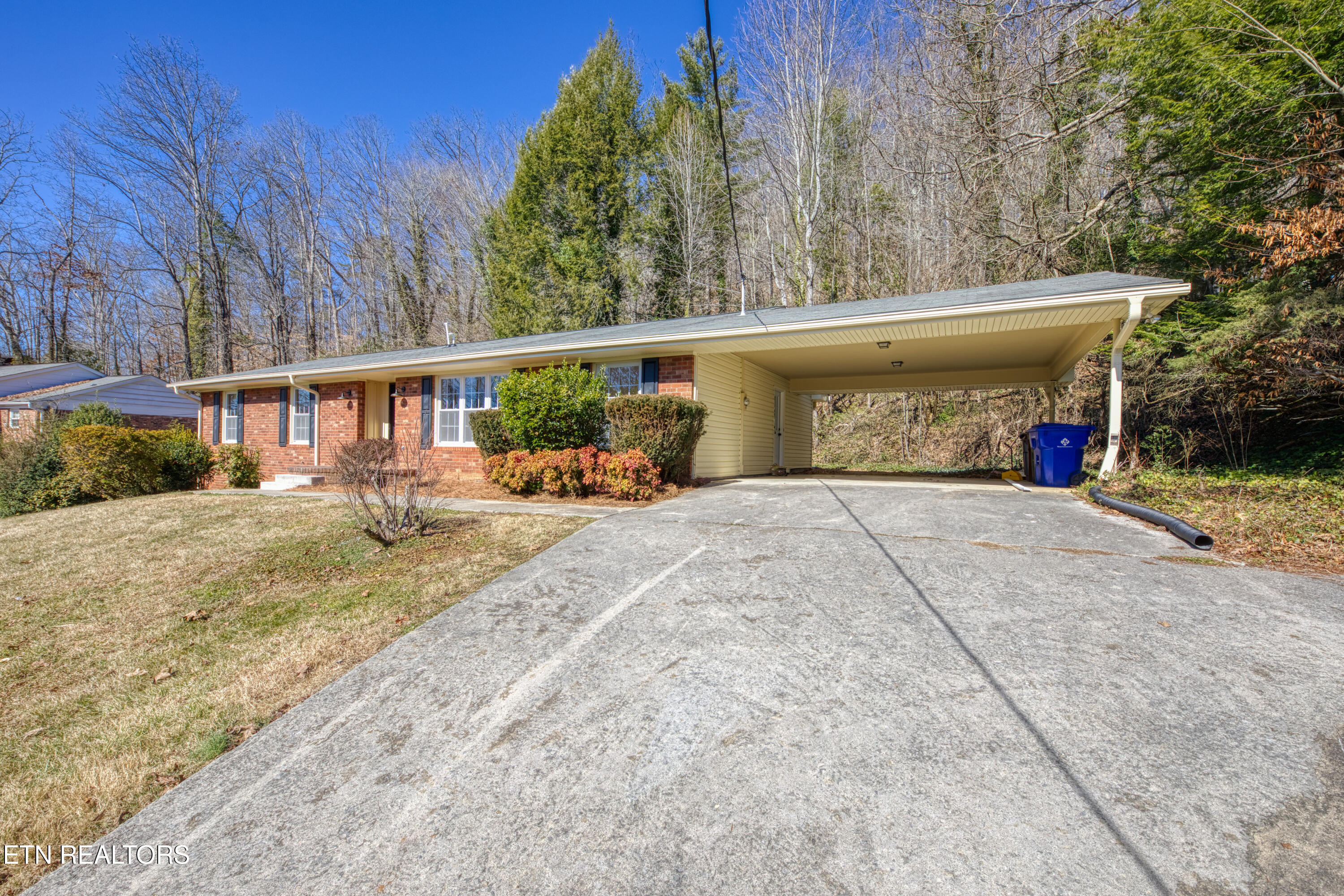 108 Canterbury Road Oak Ridge, TN 37830 - Photo 4 of 31 0H3A0854_4