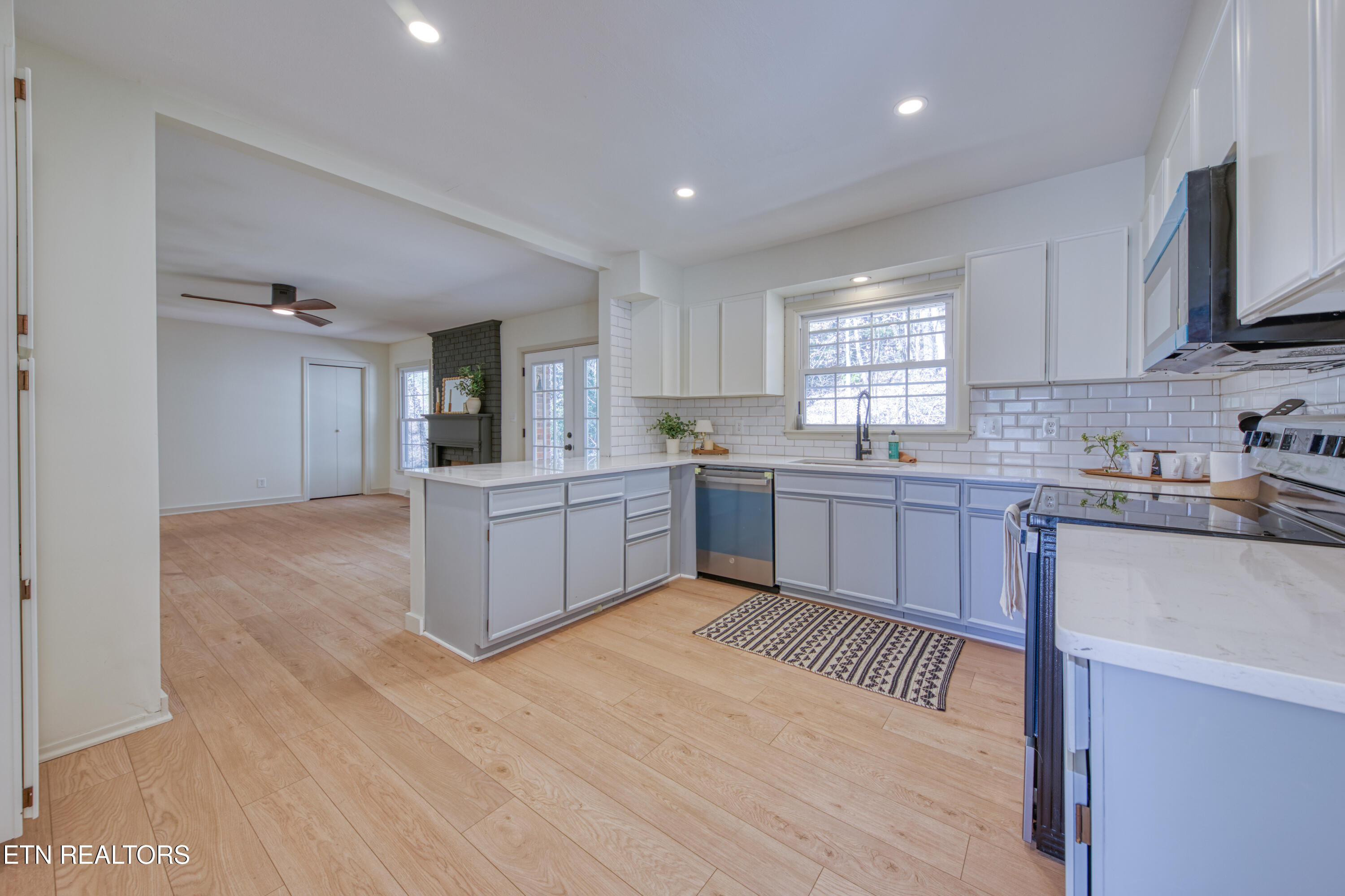 108 Canterbury Road Oak Ridge, TN 37830 - Photo 6 of 31 0H3A0890_15