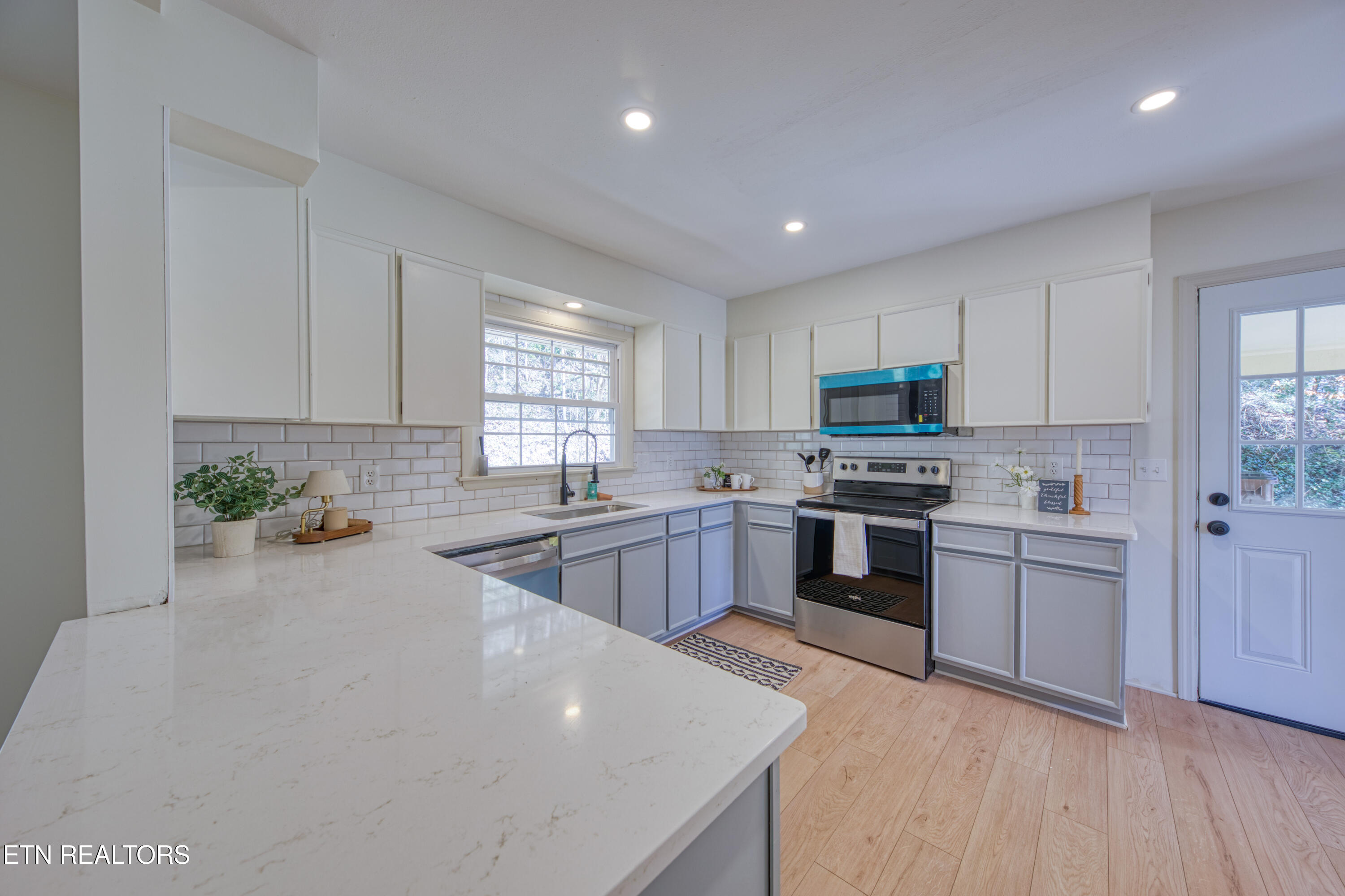 108 Canterbury Road Oak Ridge, TN 37830 - Photo 8 of 31 0H3A0896_17