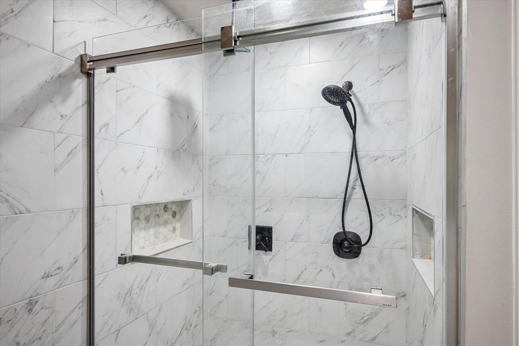 2001 Pebblebrook Trail Irving, TX 75060 - Photo 26 of 40 Shower in the 2nd Primary Bath on the 2nd level.