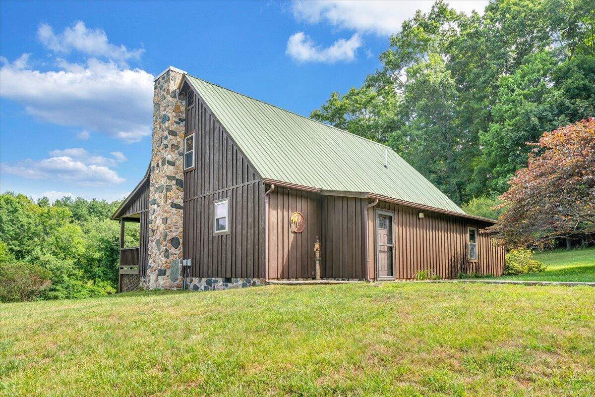 2275 Union School Road Southwest Willis, VA 24380 - Photo 45 of 86 43-MIB00302