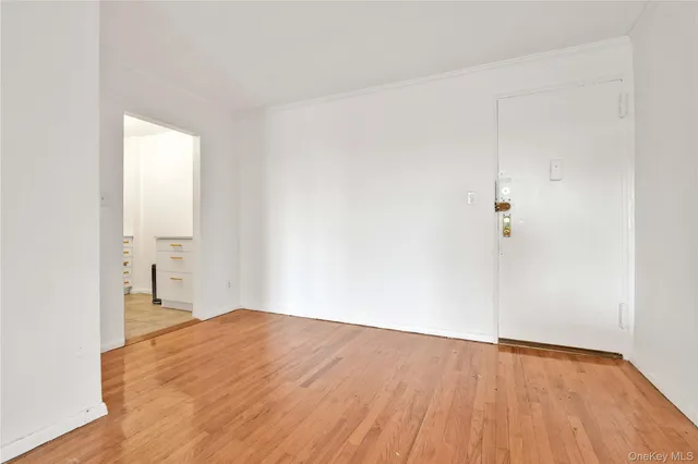 $2,600 | 66-01 Burns Street, Unit 4J | Rego Park
