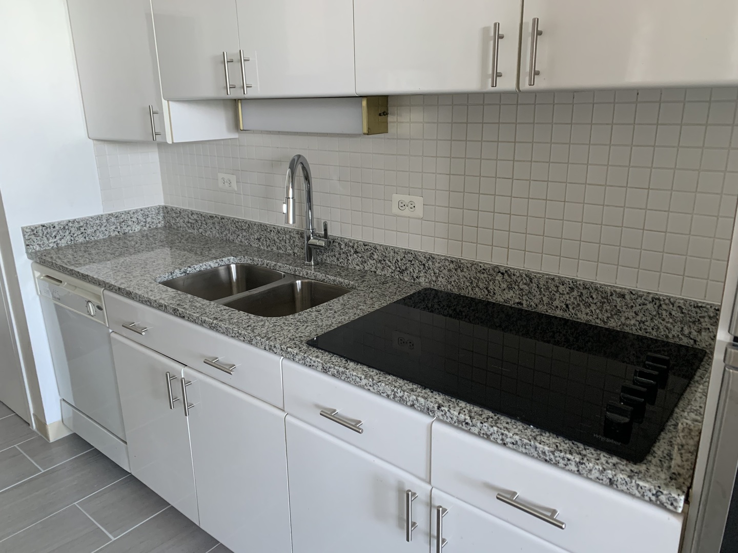 6301 North Sheridan Road, Unit 6L Chicago, IL 60660 - Photo 5 of 21 a kitchen with granite countertop white cabinets and a stove
