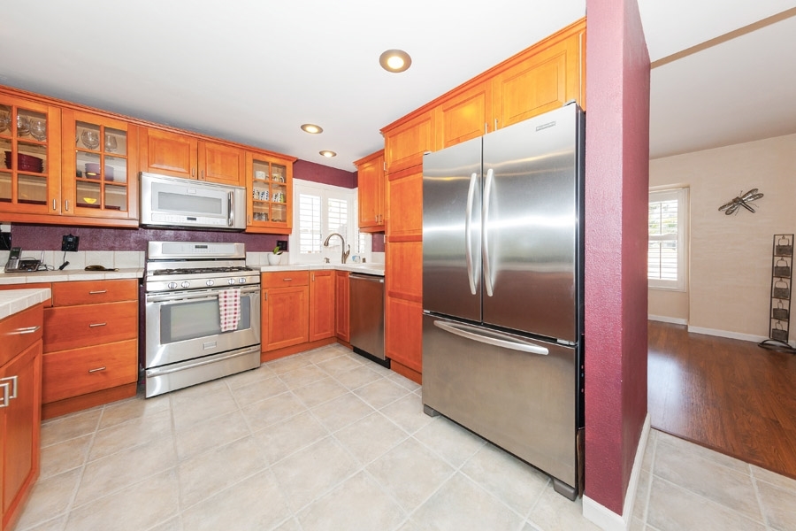 9276 High Rise Way Santee, CA 92071 - Photo 5 of 24 Custom corner sink with stainless steel appliances.