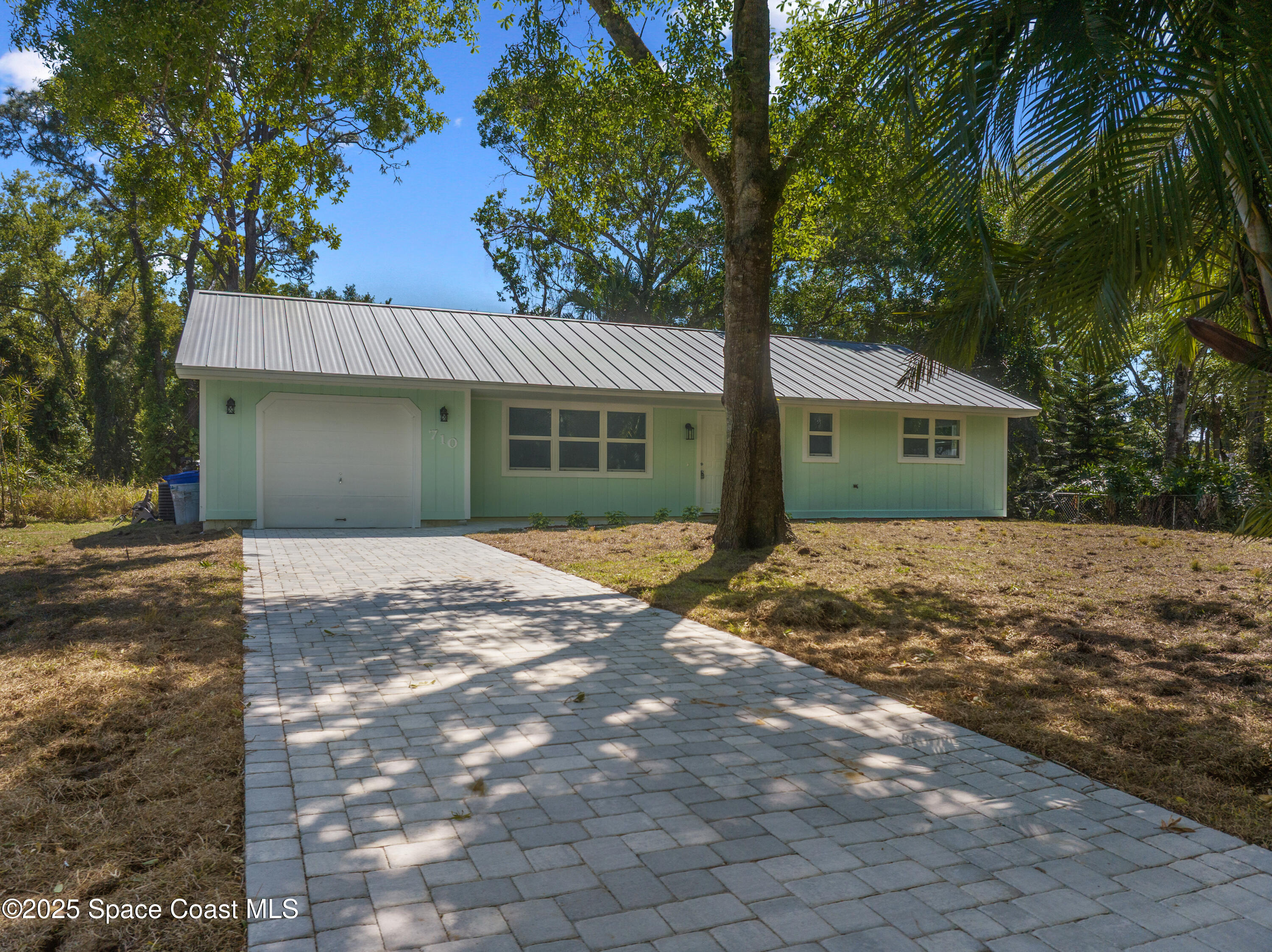 710 Belfast Terrace Sebastian, FL 32958 - Photo 1 of 35 DJI_20250321144637_0330_D