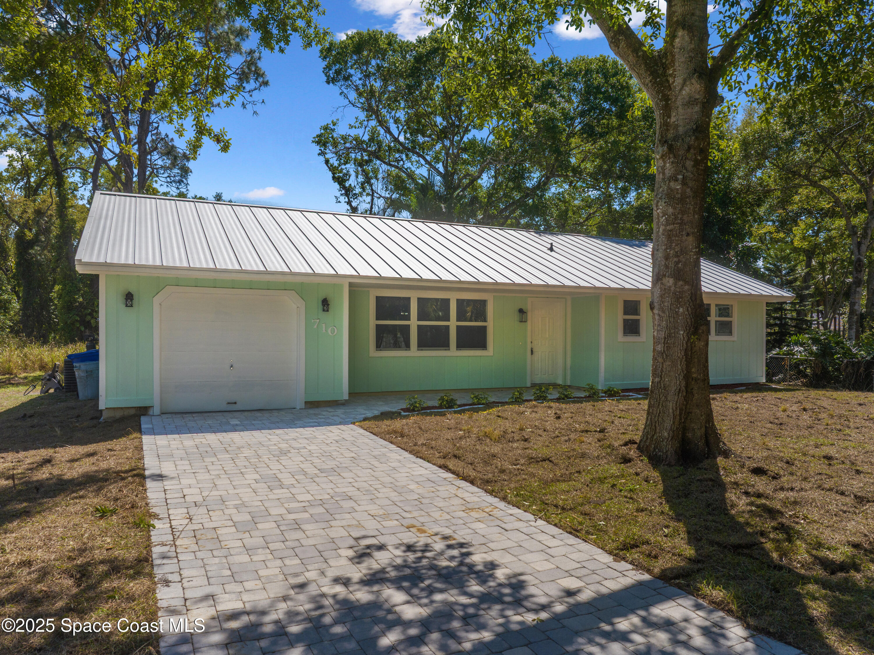 710 Belfast Terrace Sebastian, FL 32958 - Photo 3 of 35 DJI_20250321144626_0325_D