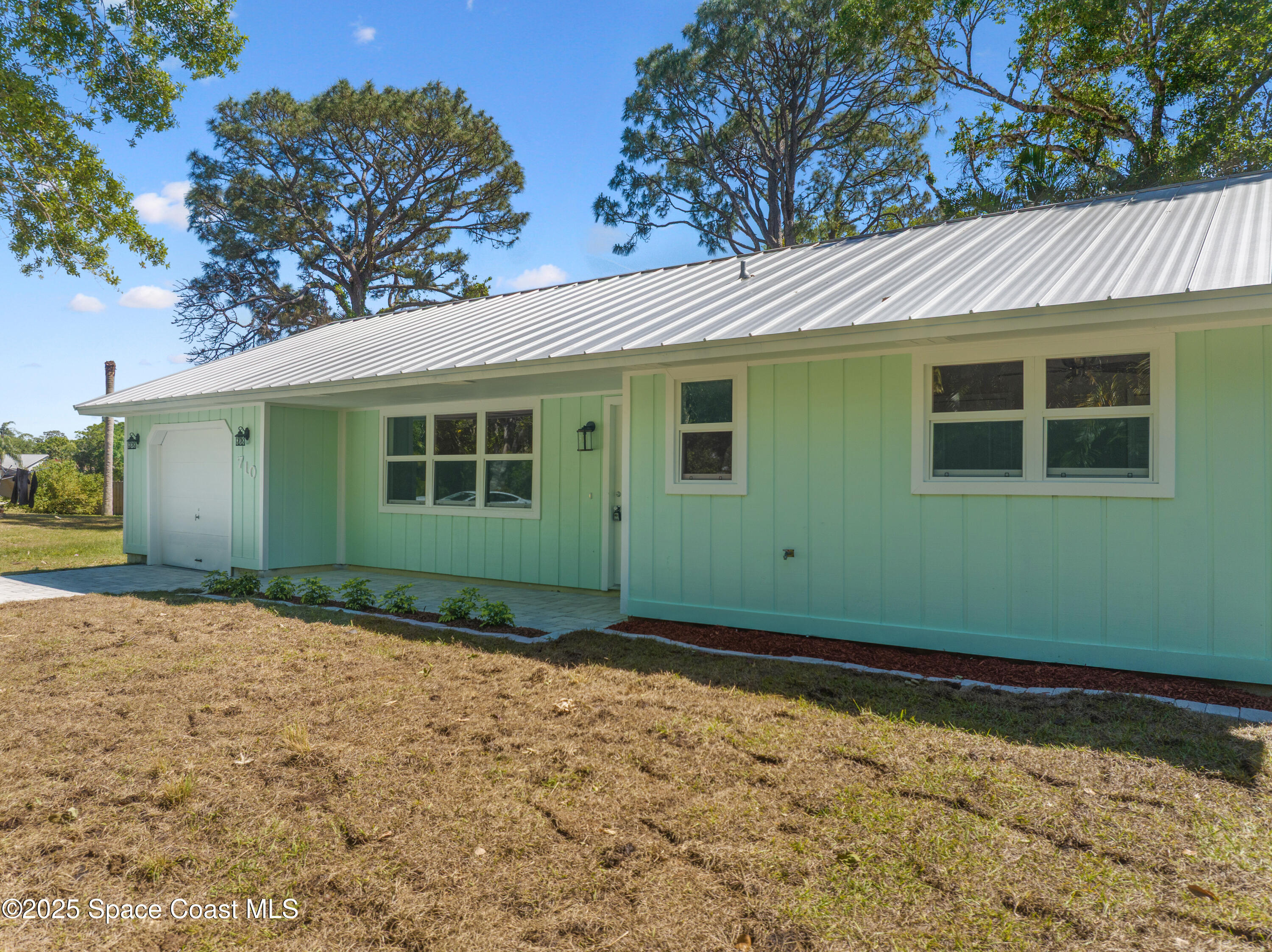 710 Belfast Terrace Sebastian, FL 32958 - Photo 6 of 35 DJI_20250321144845_0375_D