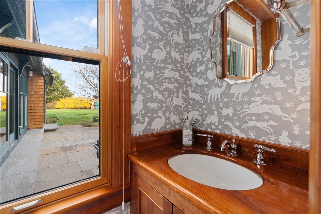 240 3rd Beach Road Middletown, RI 02842 - Photo 13 of 36