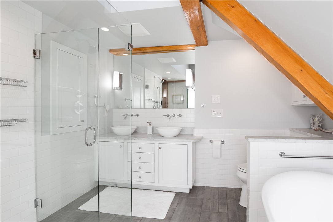 240 3rd Beach Road Middletown, RI 02842 - Photo 16 of 36