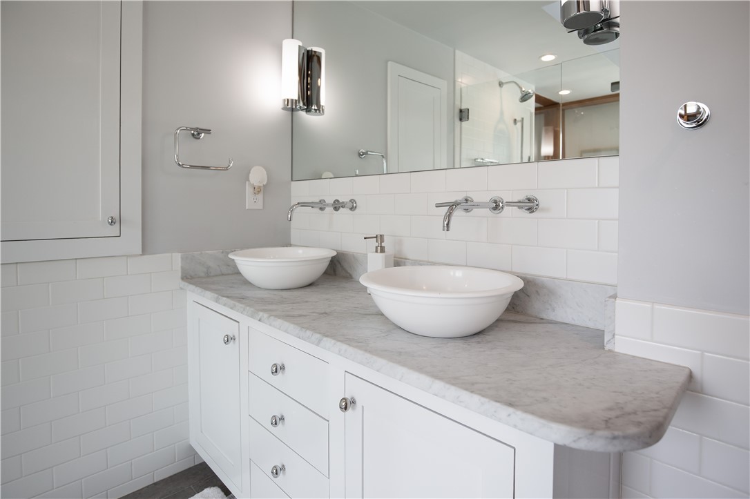 240 3rd Beach Road Middletown, RI 02842 - Photo 17 of 36