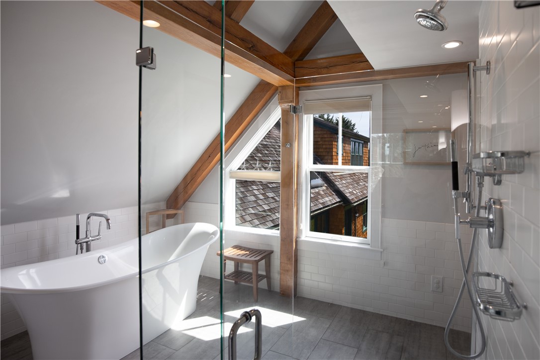 240 3rd Beach Road Middletown, RI 02842 - Photo 19 of 36