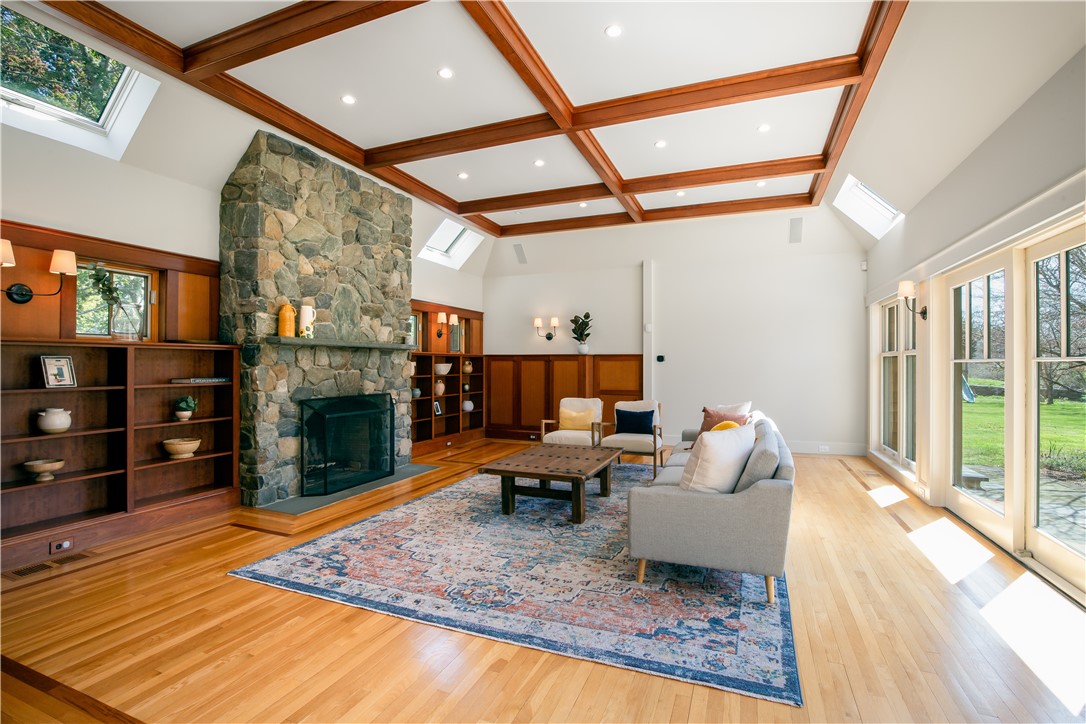 240 3rd Beach Road Middletown, RI 02842 - Photo 5 of 36