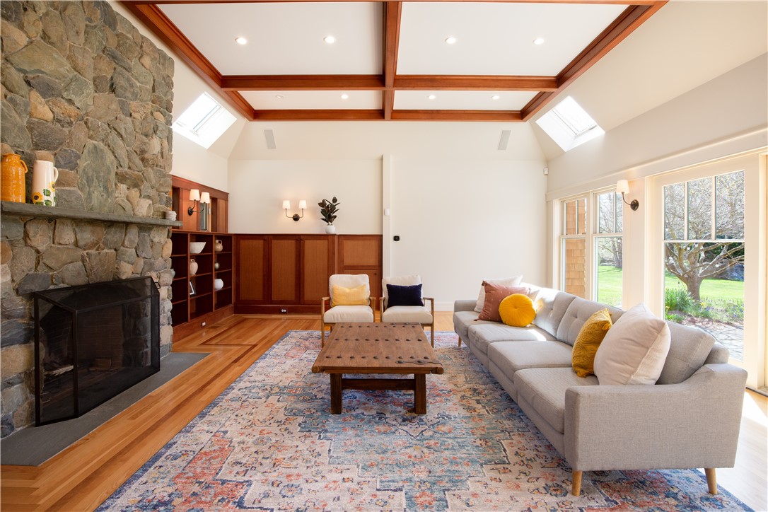 240 3rd Beach Road Middletown, RI 02842 - Photo 6 of 36