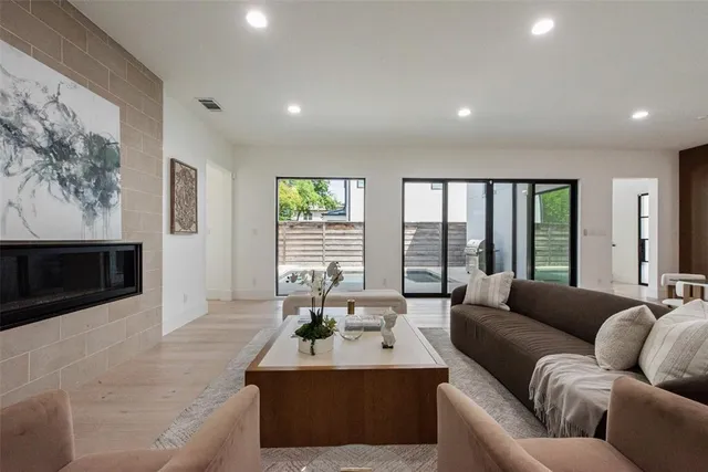 $12,000 | 6443 Kenwood Avenue, Dallas, TX 75214