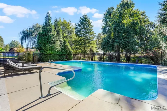 $319,000 | 108 Cross Creek Drive, Bethalto, IL 62010