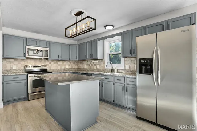 $319,000 | 108 Cross Creek Drive, Bethalto, IL 62010