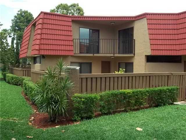 8171 Severn Drive, Unit D Boca Raton, FL 33433 - Photo 2 of 12 Front View