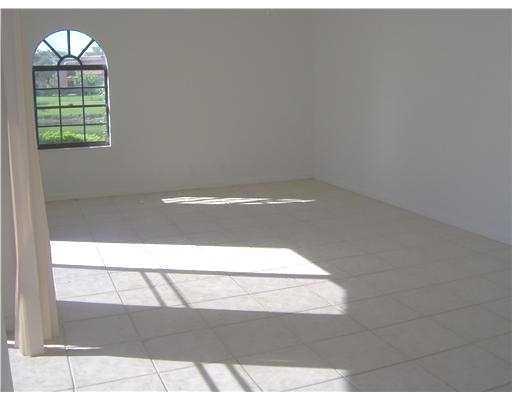 8171 Severn Drive, Unit D Boca Raton, FL 33433 - Photo 3 of 12 Living Room Tiled