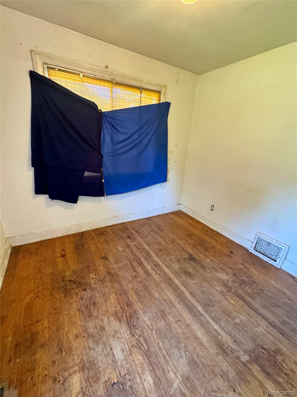 2621 Raskob Street Flint, MI 48504 - Photo 10 of 19 Wood-finish flooring throughout