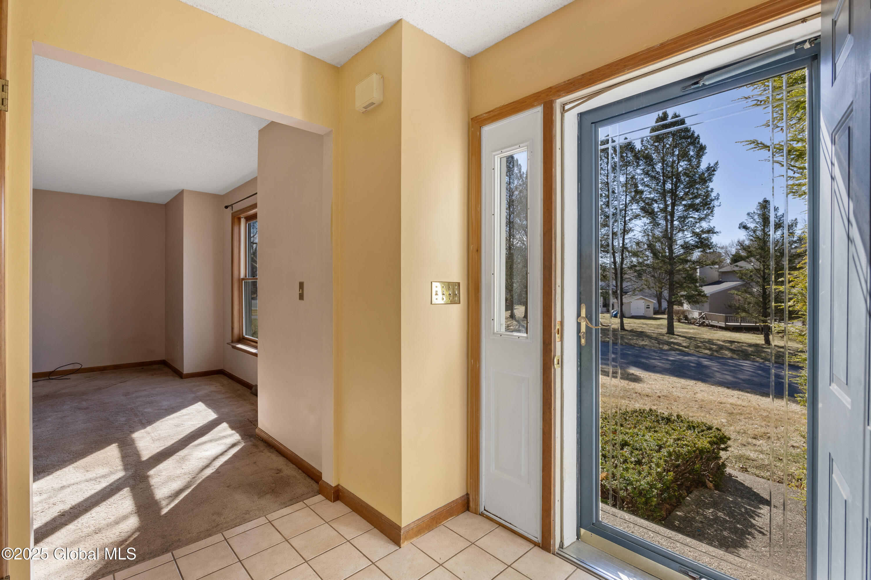 16 Bobwhite Drive Bethlehem, NY 12077 - Photo 3 of 37 1 (4)