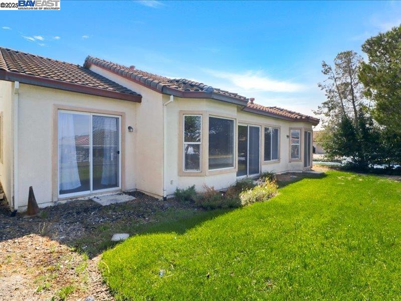 Rio Vista Rio Vista, CA 94571 - Photo 21 of 30 a view of a house with garden
