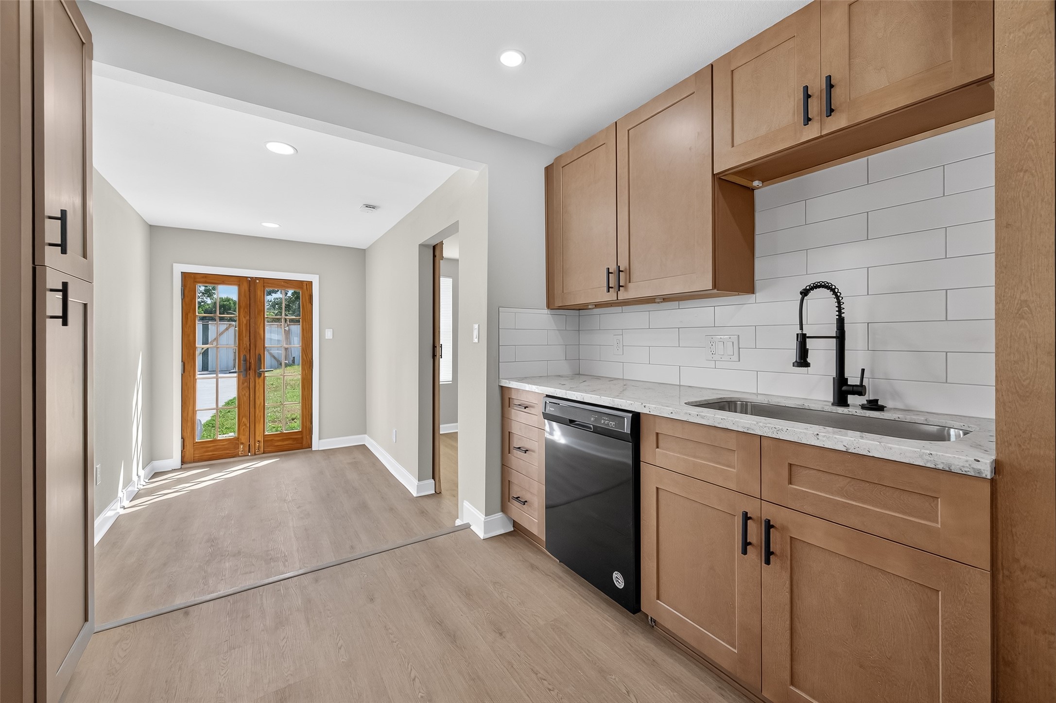 889 Chas Lane Houston, TX 77091 - Photo 9 of 32 a kitchen with a sink cabinets and stainless steel appliances