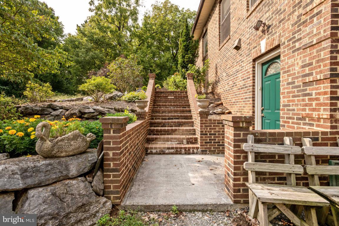 1528 Stringtown Road Berryville, VA 22611 - Photo 16 of 85 Front Entrance / Walkway